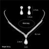 Set di Gioielli Disponibile: Collana e Orecchini con Diamanti Intarsiati in Metallo per Spose