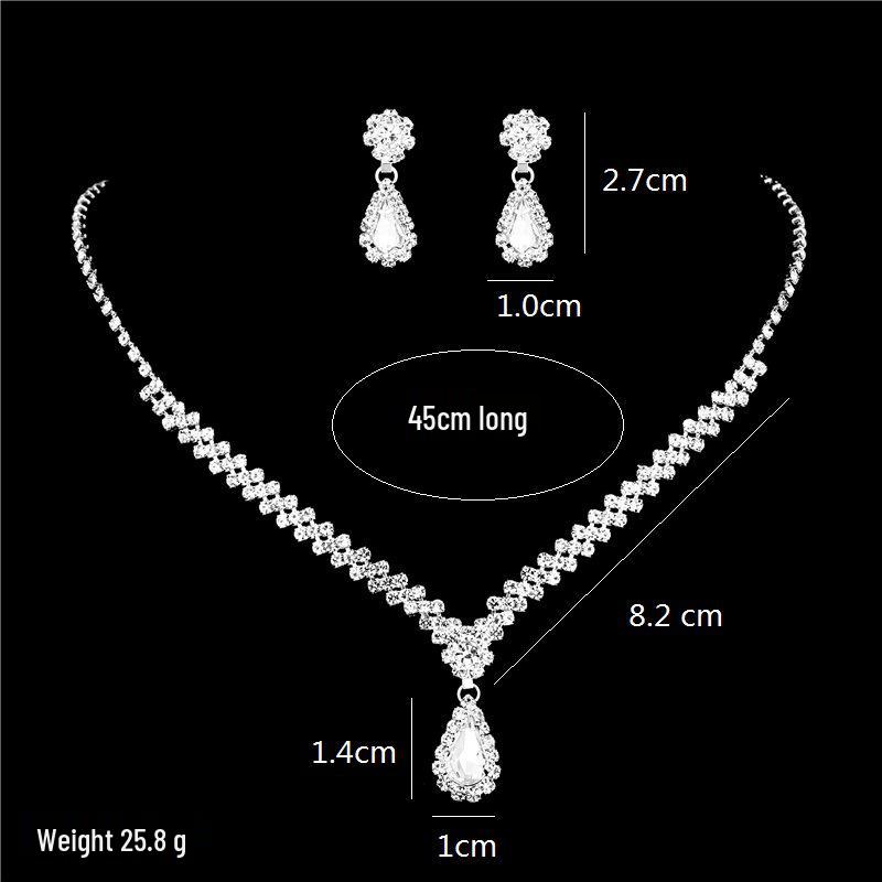 Set di Gioielli Disponibile: Collana e Orecchini con Diamanti Intarsiati in Metallo per Spose