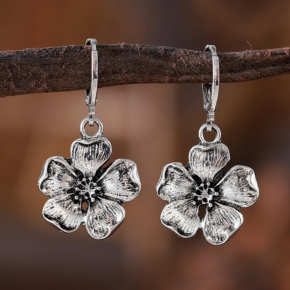 

Vintage lily of the valley pendant earrings Bohemian style old niche simple earrings