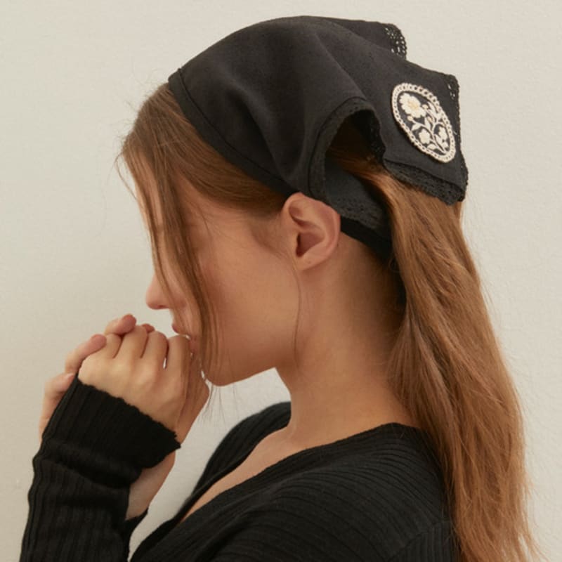 Favorite Noun Hepburn Scarf_Black