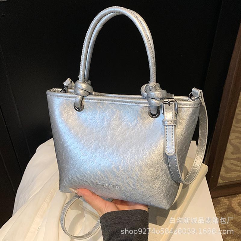 High-end hand-held bag women's 2025 new crossbody bucket bag winter trend texture versatile shoulder bag