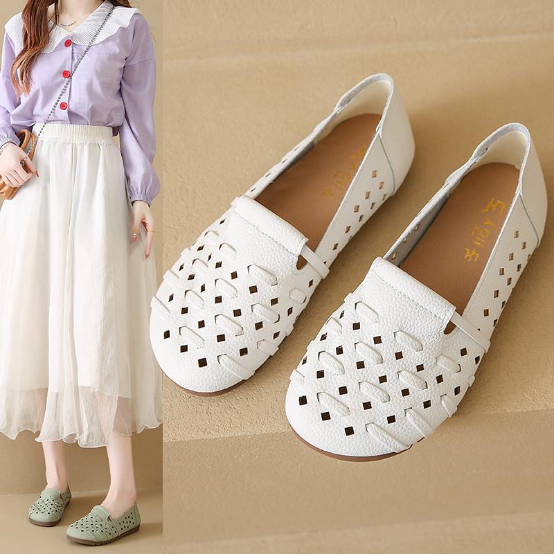 Fashion The 2025 Summer New Hollowed-out Perforated Shoes with Soft Soles, One-foot Casual and Breathable Flat Mother's Single Shoes