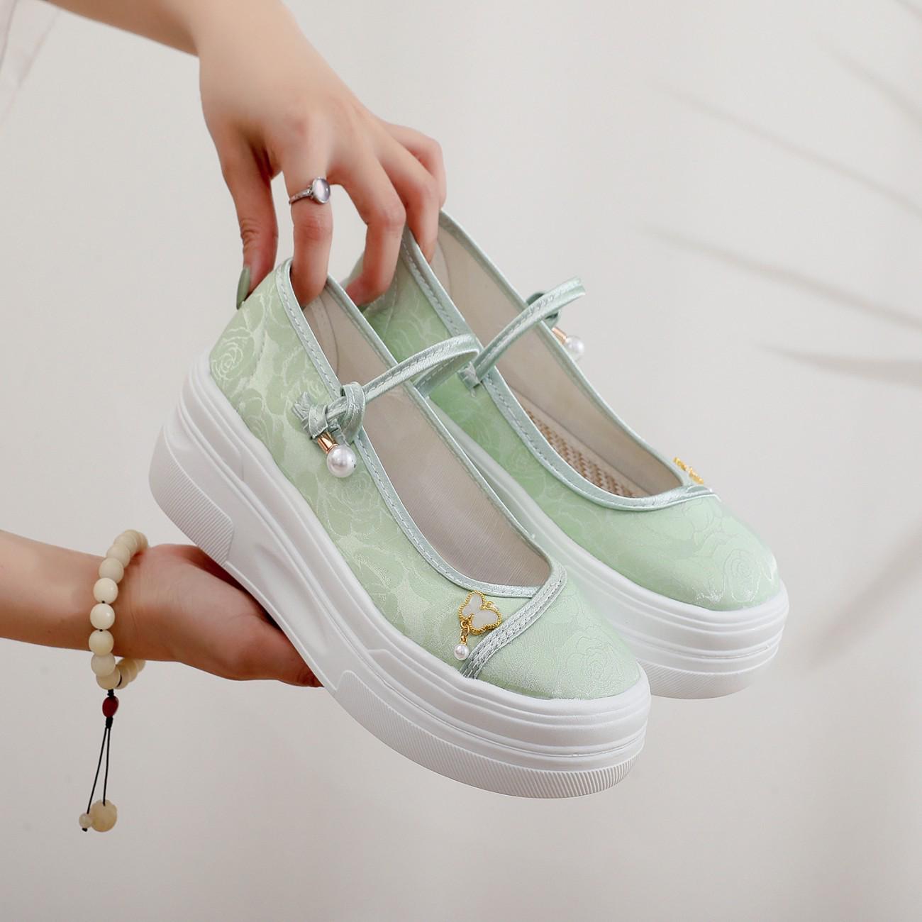 

Women s Spring Hanfu Shoes: Thick Sole, Height-Increasing, Soft Sole, Perfect for National Style Matching with Mamian Skirts. Size 41, insole 25.5cm