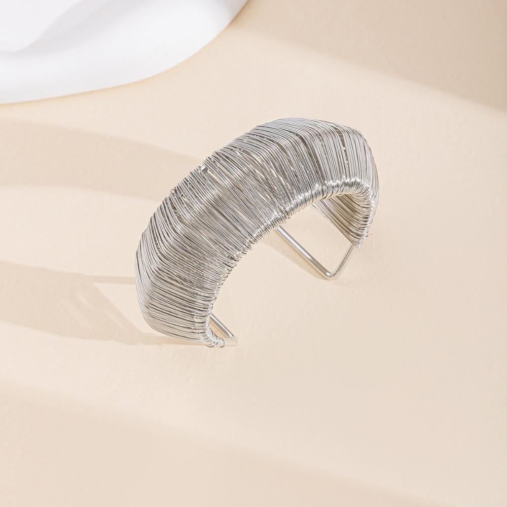Hohl geschnitztes Metall Drahtzug Armreif Geometrisch Vintage Armband Übertriebenes Armband Damen