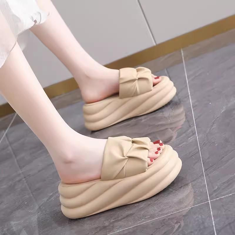 

Мода 2024 года, новые летние пляжные шлепанцы с толстой подошвой, каблук 7 см, массивные тапочки для женщин, сандалии из кожи с открытым носком и высокой платформой для женщин 39 хаки