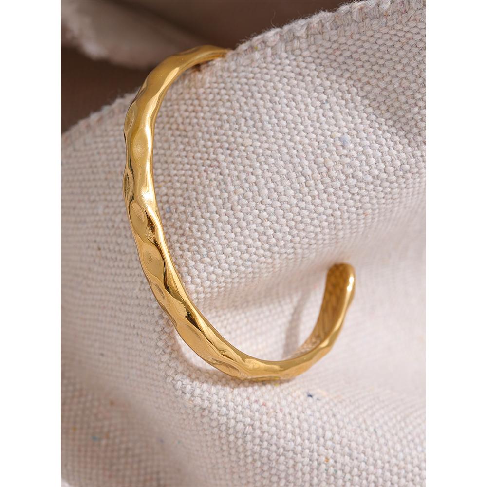 Yhpup Minimalistische Goldfarbe Anlaufgeschützt Mode Edelstahl Armreif Armband Metalltextur Einfaches Offenes Charm Handgelenk Schmuck