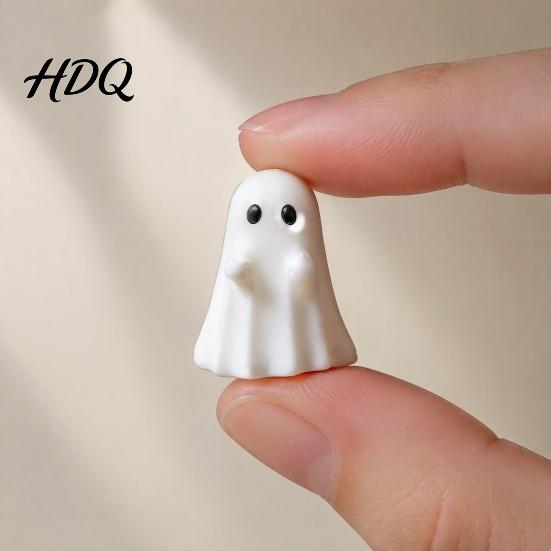 Resin Ghost Sculptures for Shelves 3Pcs Mini Figurines Halloween Decorations Middle Finger And Funny Gifts Friends Heart Ornaments Tiered Trays