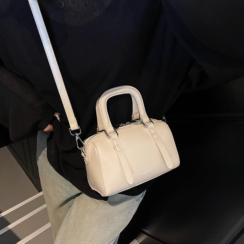 Portable Oil Wax Leather Pillow Bag Women'S Spring Fashion Versatile Shoulder Bag High-End Messenger Bag