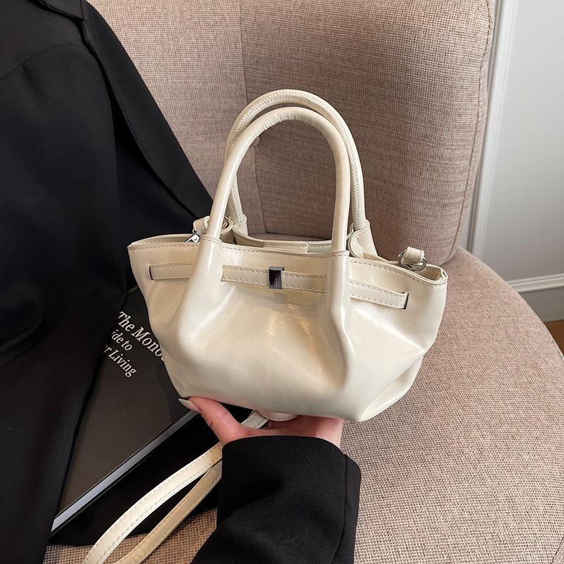 Large-capacity bag women's spring and summer versatile 2025 new casual retro messenger bag simple and popular portable bucket bag