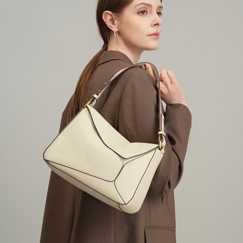 First layer cowhide pillow bag fashionable and versatile design sense niche messenger bag underarm portable leather new shoulder bag