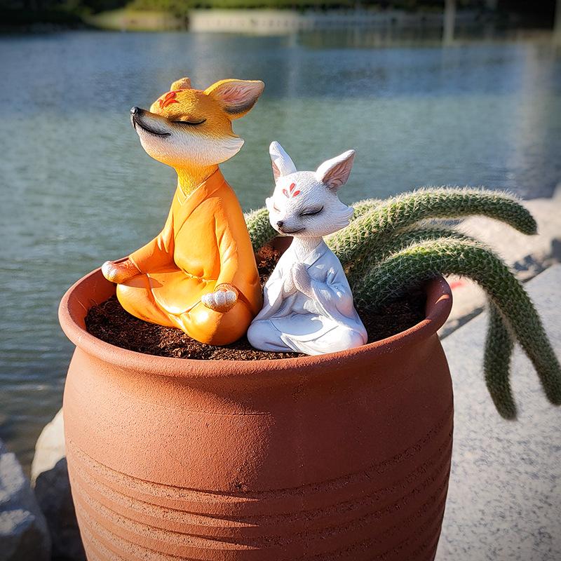 "Zen Vit Räv Suckulent Bonsai: Mediterande Räv Prydnad för Trädgård, Balkong eller Bilinredning"