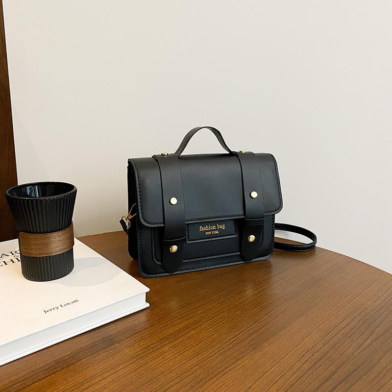 

Корейская версия ретро модная сумка с высоким чувством стиля, в стиле колледжа, портативная маленькая квадратная сумка, повседневная универсальная на плечо, через плечо, сумка-мессенджер чёрный