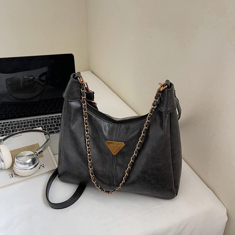 Premium messenger bag women's new autumn and winter large-capacity retro versatile commuter dumpling bag