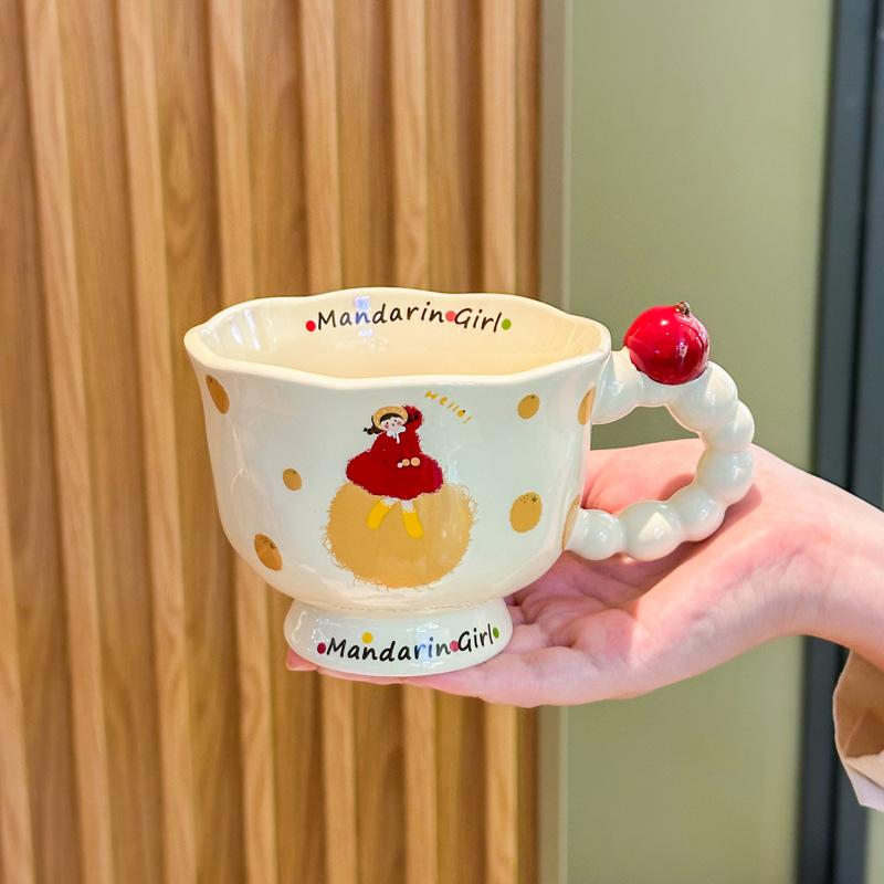 Send a birthday gift to a girlfriend, a cute cherry girl ceramic mug, a girl's souvenir gift box, and a graduation gift.