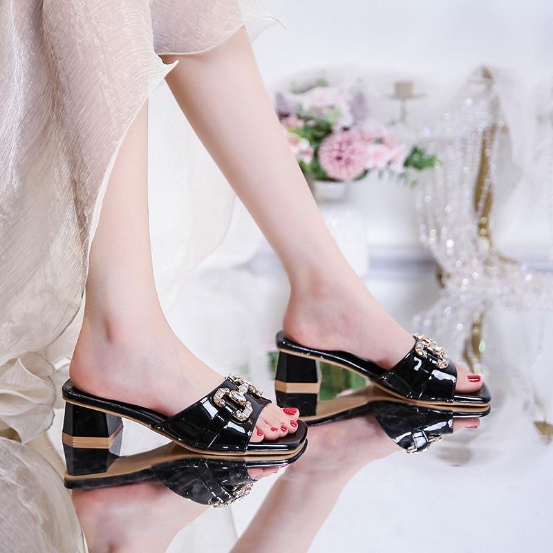 Mote Kvinner Chunky Hæler Tøfler Mote Rhinestone Metallspenne Peep Toe Mules Slides Sko Jenter Sommer Casual Elegant Paty Sandaler