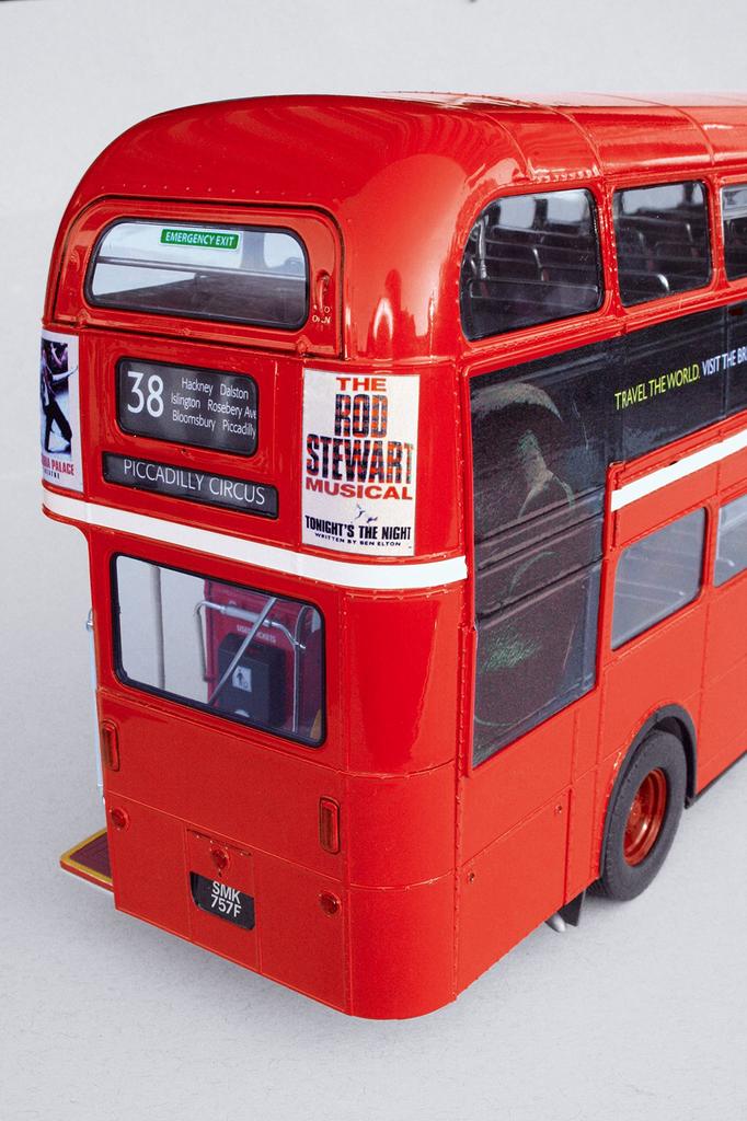 Deutsches Niveau London Bus R07651 Plastikmodell 1/24