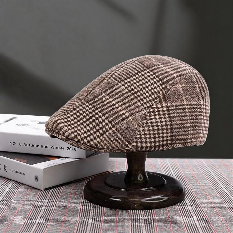 Autumn and Winter Small Plaid Forward Hat Men's and Women's Casual Retro Hat Warm Beret Comfortable and Versatile Director Hat