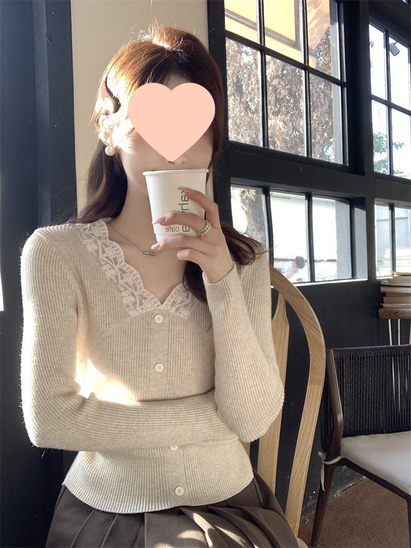 

Топ женский вязаный приталенного силуэта с V-образным вырезом из французского кружева - Коллекция Весна-Осень Medium