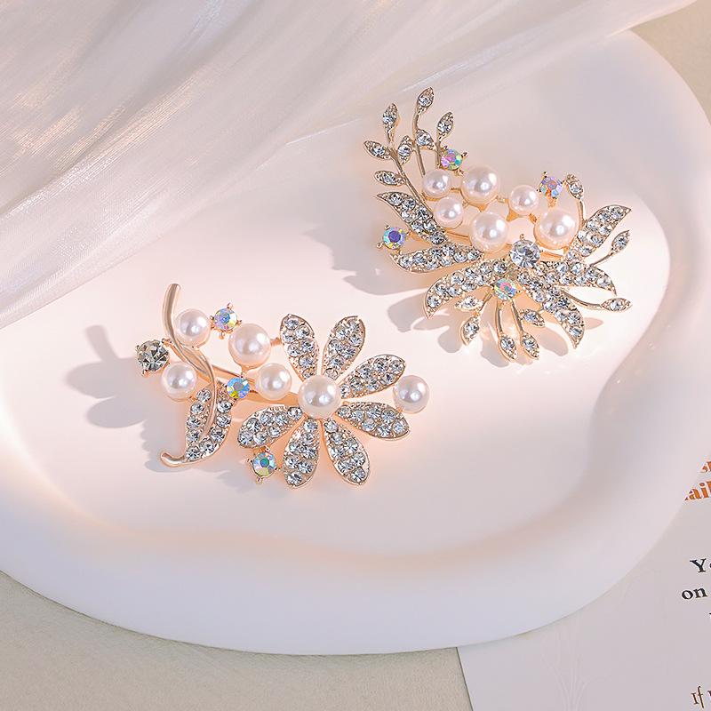 Fashion Versatile Flower Rhinestone Brooch Light Luxury Alloy Women's Anti-light Pin Suit Apparel Accessories Decoration