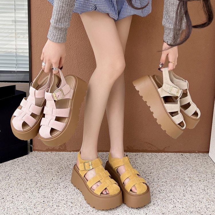 

Retro sandals new summer round head one-word buckle hollow fashion versatile platform sandals women 35 жовтий