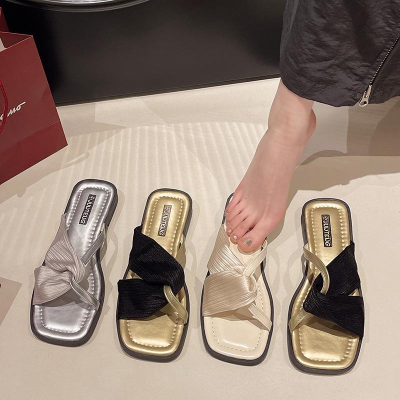 French flat-bottomed cool slippers women's shoes outer wear 2025 summer new fashion low-heeled fairy wind open-toed sandals
