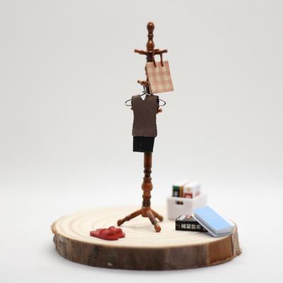 Yousheng 1:12 1:Příslušenství pro mini domeček pro panenky v měřítku 6 Miniaturní stojan na klobouky a kabáty, sada věšáků na oblečení, drobnosti pro ložnici domečku pro panenky