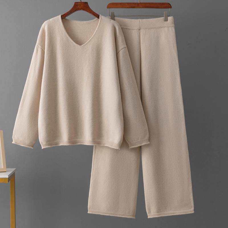 

Европейский и американский однотонный костюм-свитер с V-образным вырезом и высокой талией, 2025: Новый осенне-зимний повседневный костюм-двойка One Size абрикосовый