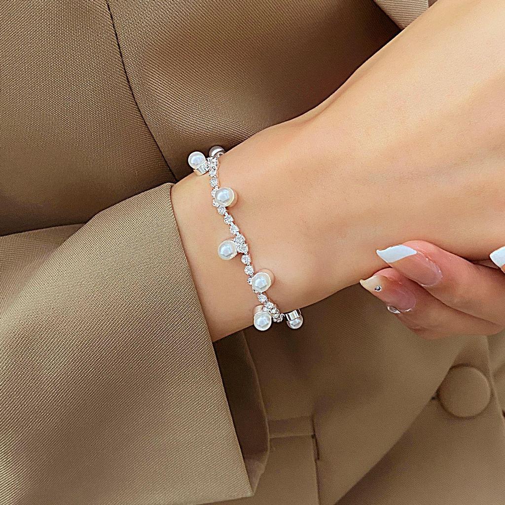 European-American Minimalist Rhinestone Claw Chain Bracelet: Versatile Full Diamond Design for Evening Wear