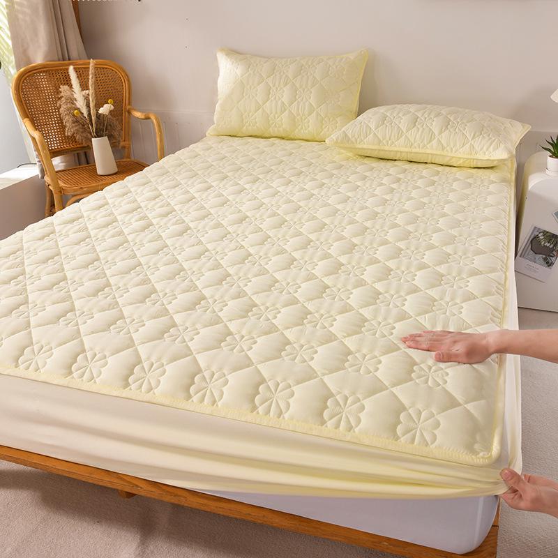 Waterproof & Breathable Quilted Mattress Protector - Urine-Proof Fitted Bedspread