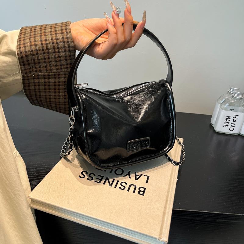 

Премиальная текстура темпераментная масляная кожа наплечная сумка женская универсальная повседневная личность мода однотонная темпераментная новая сумка-мессенджер чёрный