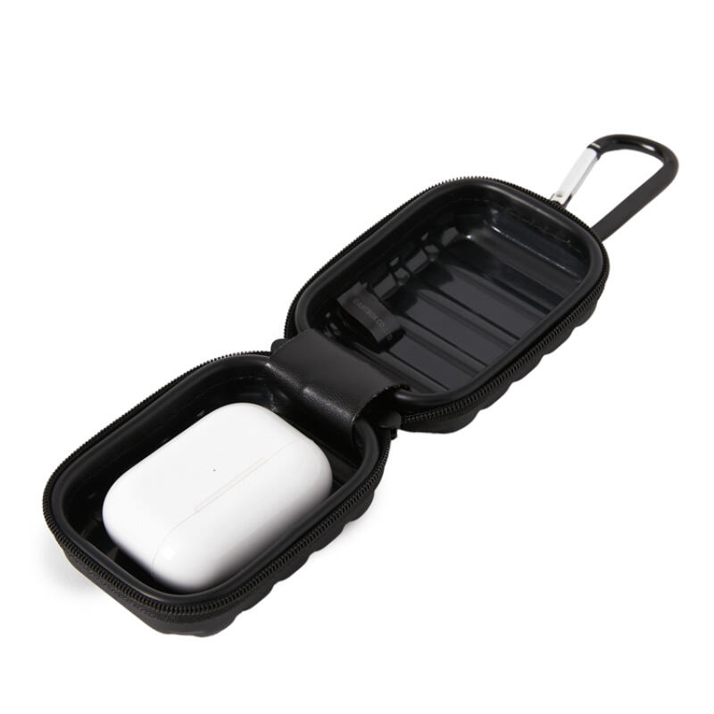 Mini Carrier Pouch Keychain Black (37003295)