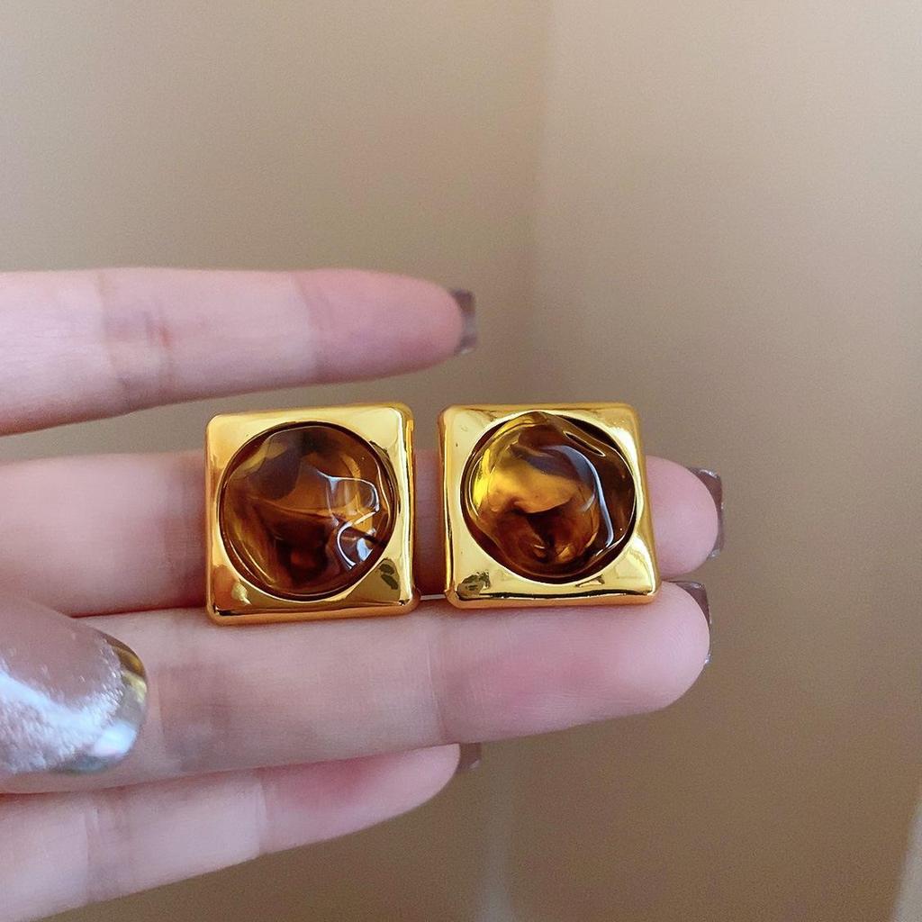 Silver Needle Brown Irregular Stud Earrings - French Light Luxury Retro Niche High-End Jewelry for Women.