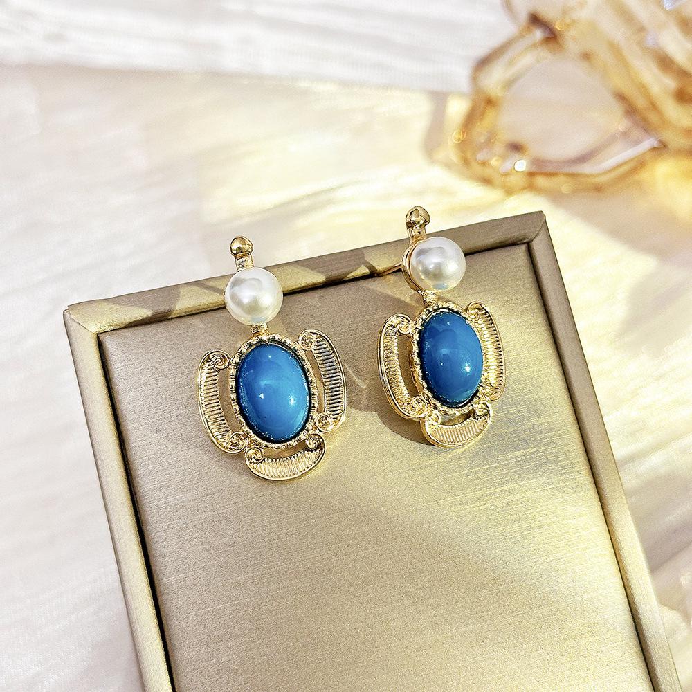Vintage Rhinestone Geometric Stud Earrings - Retro Court Style, Niche Design, Light Luxury, High-End
