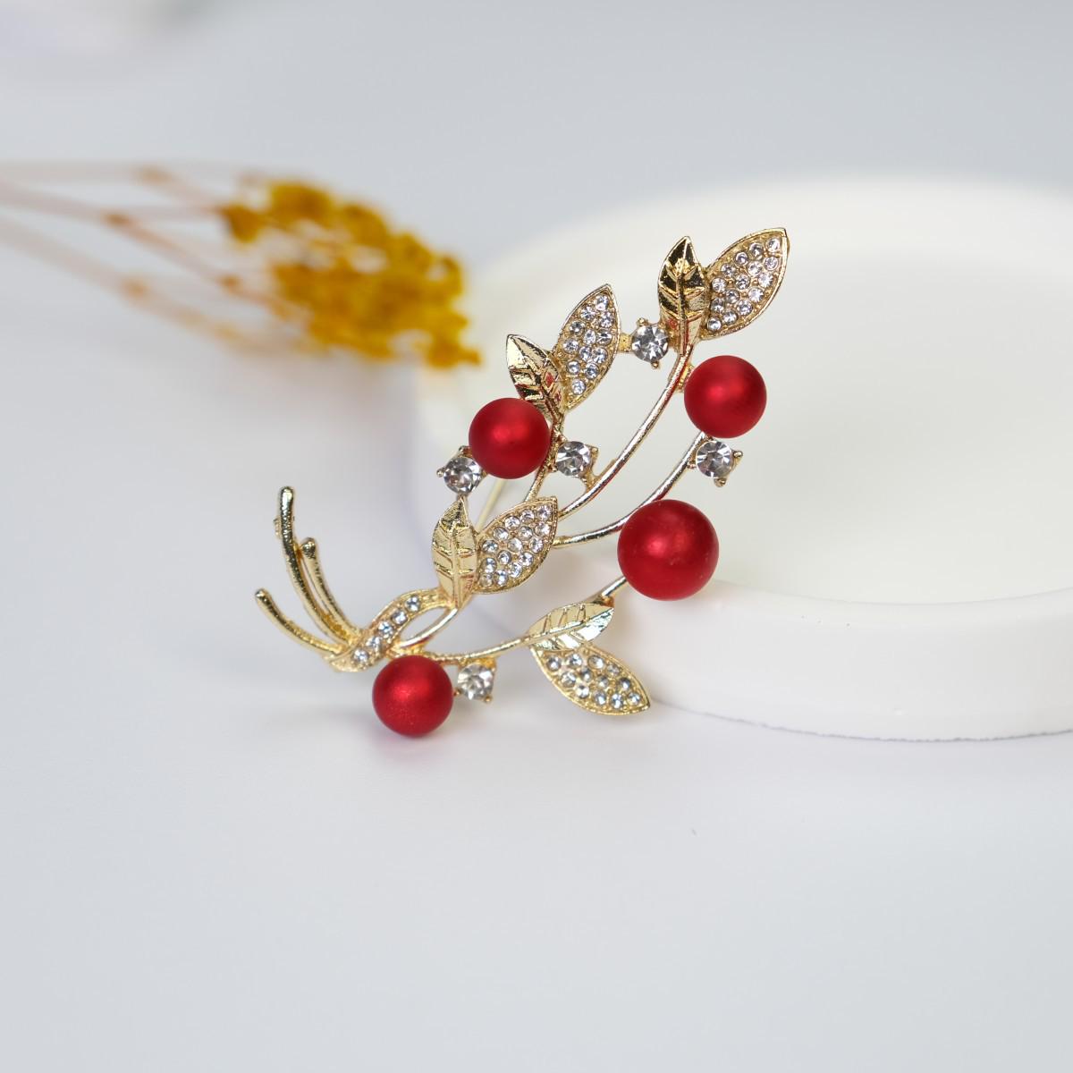 

Красная Жемчужная Брошь в виде Листа: Элегантная праздничная брошь-аксессуар для платья