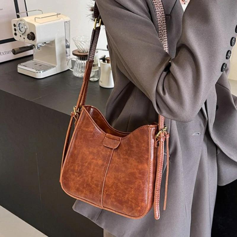 Zipper PU Monochromatic Crossbody Bag for Women advanced retro texture wide strap bucket shoulder bag large capacity new popular