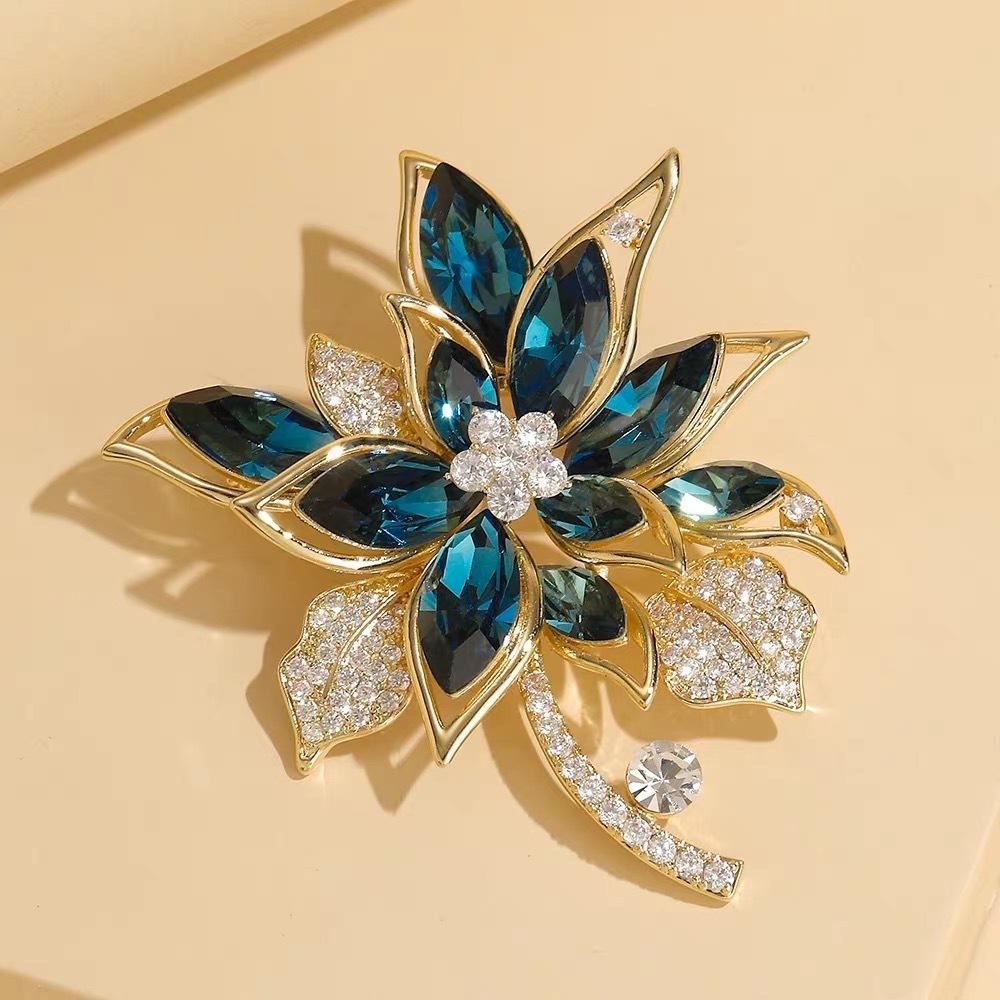 Elegant Flower Brooch Pin for Women Fashion Crystal Pin Clothes Suit Accessories Jewelry Gifts