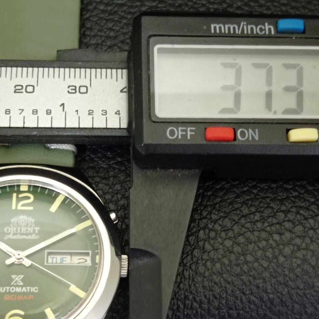 VINTAGE ORIENT AUTOMATIC 46941 JAPAN MENS GREEN COLOR DIAL WATCH a700622-5 R204-a700622