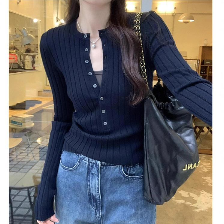 

Korean knitted base inner top women s autumn and winter new models can be worn outside design high-grade sweet and spicy solid color sweater one size fits all Темно-синій