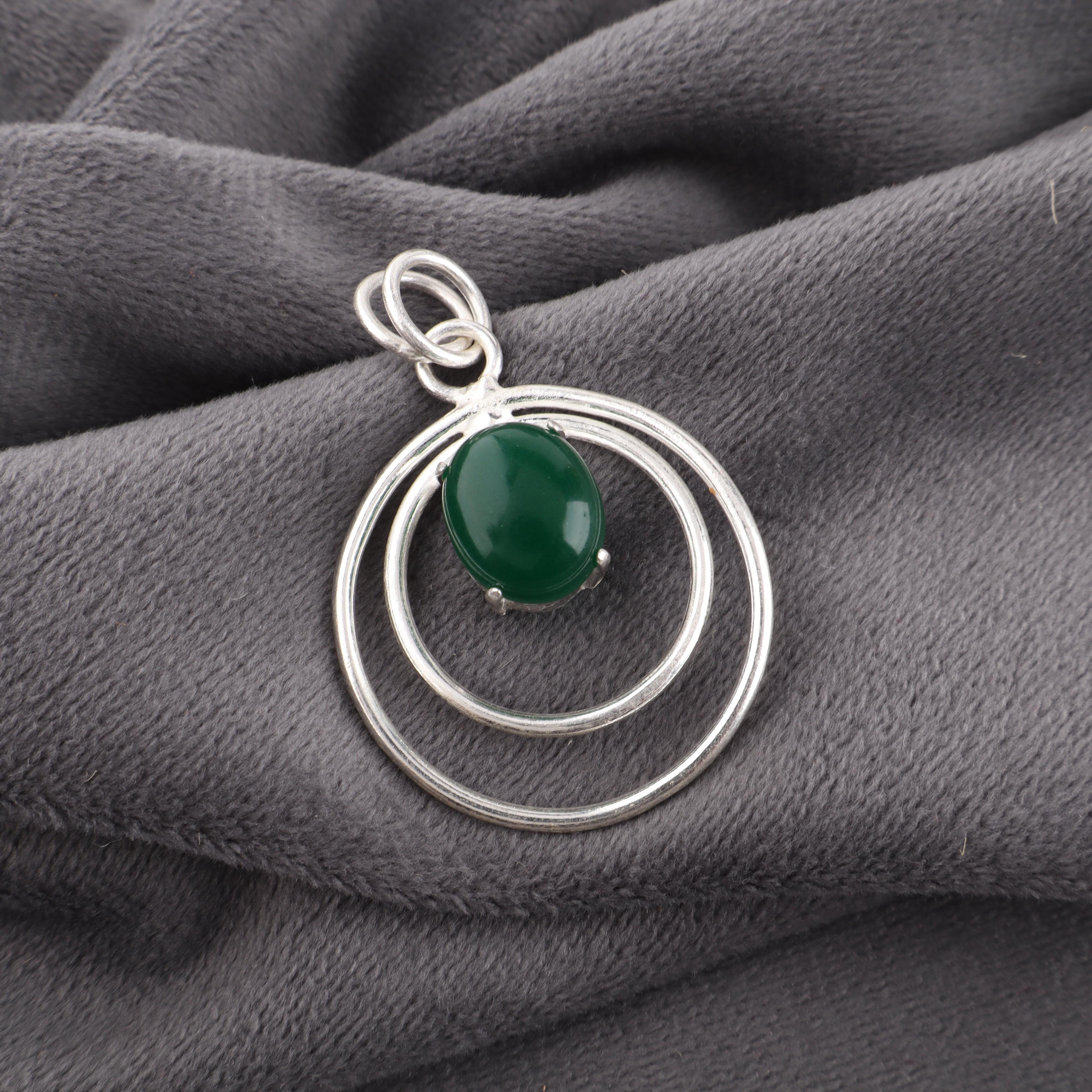 

Подвеска из зеленого оникса кабошон из стерлингового серебра 925 пробы, ювелирное изделие с драгоценным камнем ручной работы, подарок для жены, дизайнерская подвеска, бохо подарок для нее 1.65 Inches зелёный