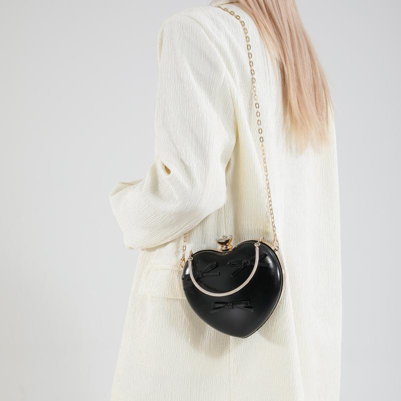 This Year's Popular Niche Personality Hand-held Love Bag Women's 2025 Spring New Retro Flow Chain Shoulder Crossbody Bag