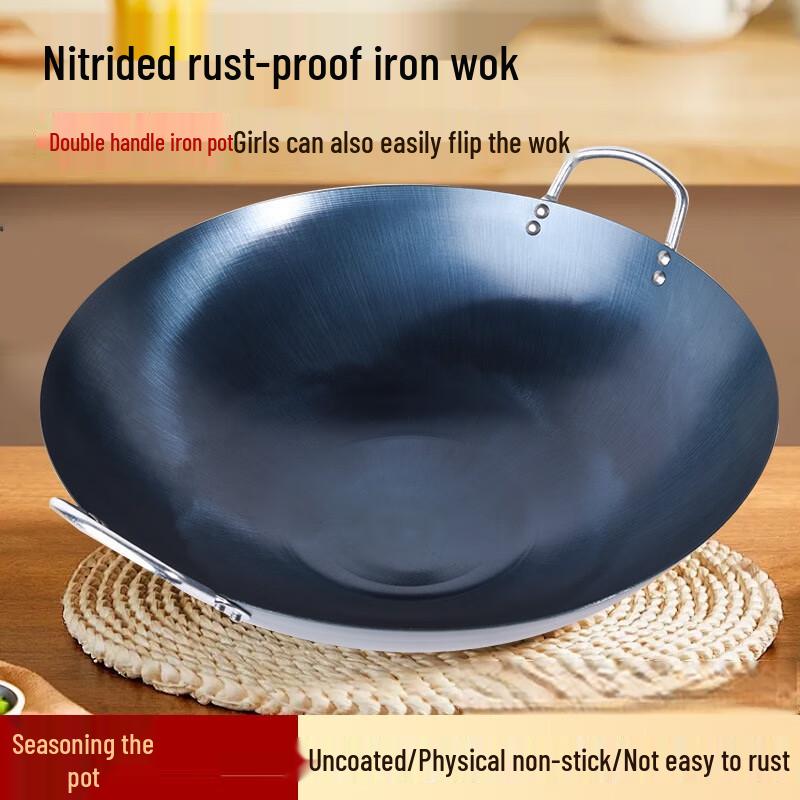 Eingebrannter Wok aus feinem Gusseisen mit rundem Boden und Doppelgriffen