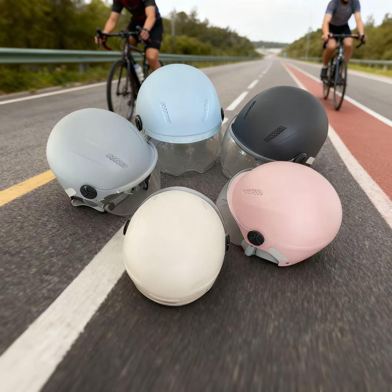 

Electric Scooter Universal Safety Helmet: Breathable, All-Season Protection for Women сірий колір
