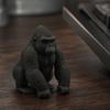 Figurine Animale Gorille Mâle Réaliste, Ornement de Bureau Gorille Faune Sauvage pour Décoration d'Étagère de Bureau à Domicile, Cadeaux pour Garçons Filles