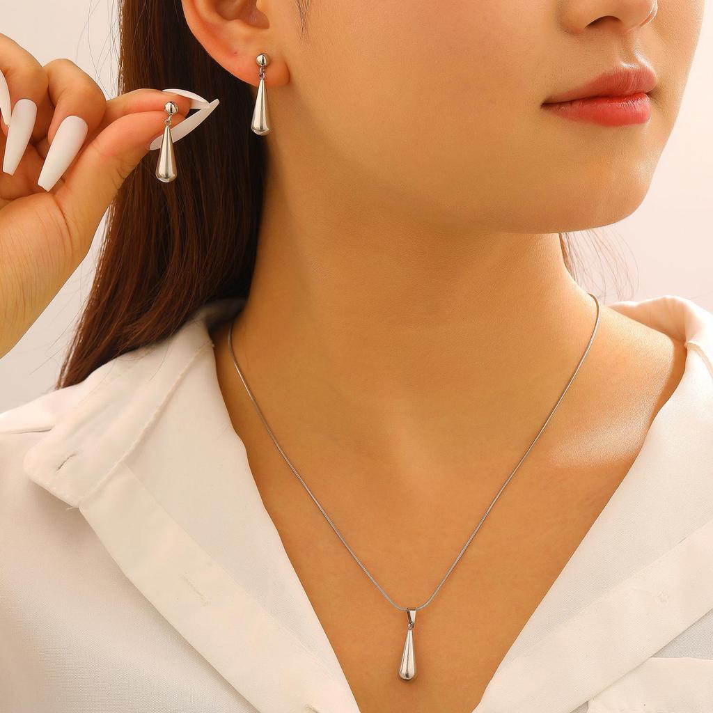 Sophisticated Water Drop Pendant Necklace - Stainless Steel Luxury for Women