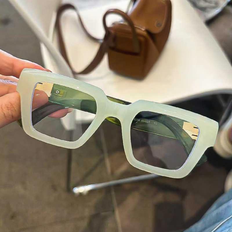 

Neutral Retro Square-Frame Reading Glasses Stylish New High-Definition Blue Light Blocking Hyperopia Glasses Fashionable Frames +400