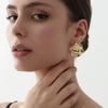 Elegant Pleated Pendant Necklace: Versatile, Fashionable, High-End Design for a Luxurious, Unique Touch.