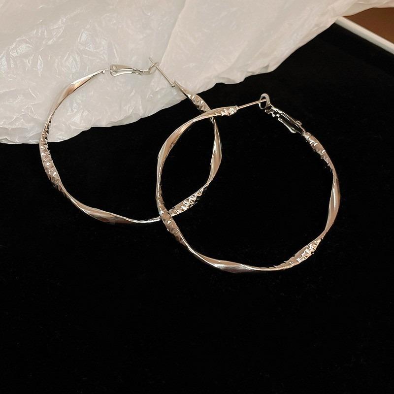 Silver Needle Diamond-set Geometric Circle Earrings Temperament Light Luxury High-end Earrings Personalized Design Cold Wind Earrings Wholesale
