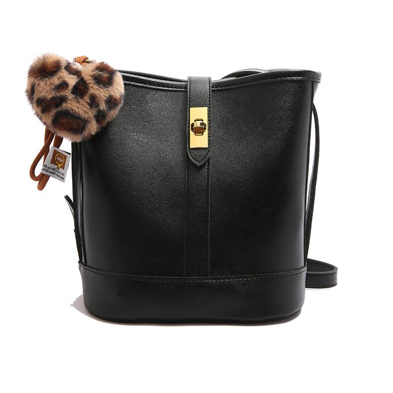Fashion Trend Shoulder Bag 2025 New Crossbody Bag Simple Versatile Premium Bucket Bag Versatile Women's Bag