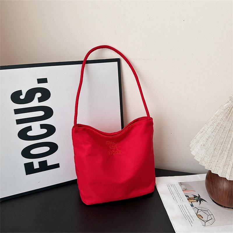 

Much and ebong new bucket bag women s simple casual versatile handbag nylon axillary червоний