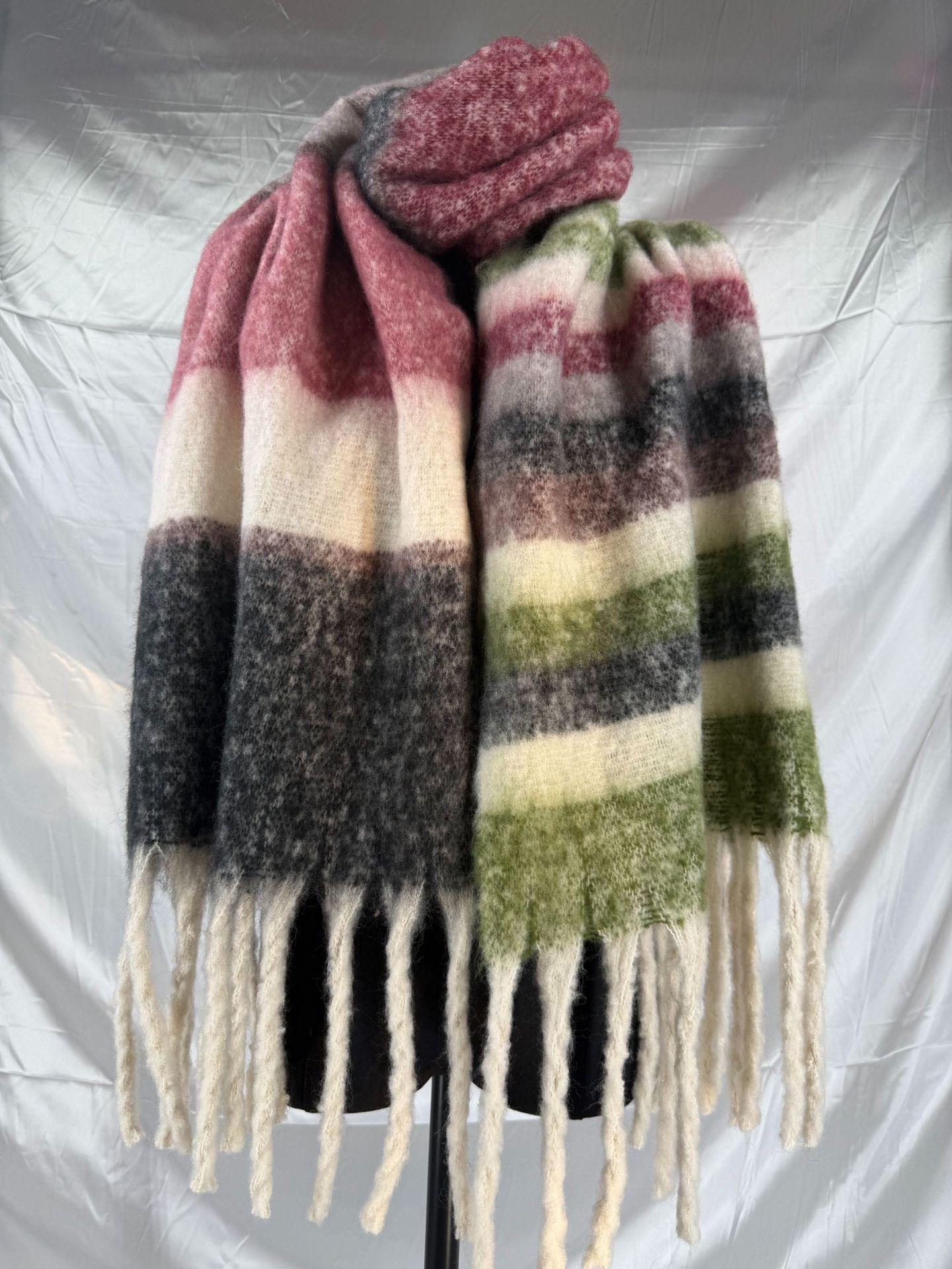 

Shawl scarf niche design high sense contrasting color scarf scarf fringed shawl 220 * 50Cm (including tassel 40)